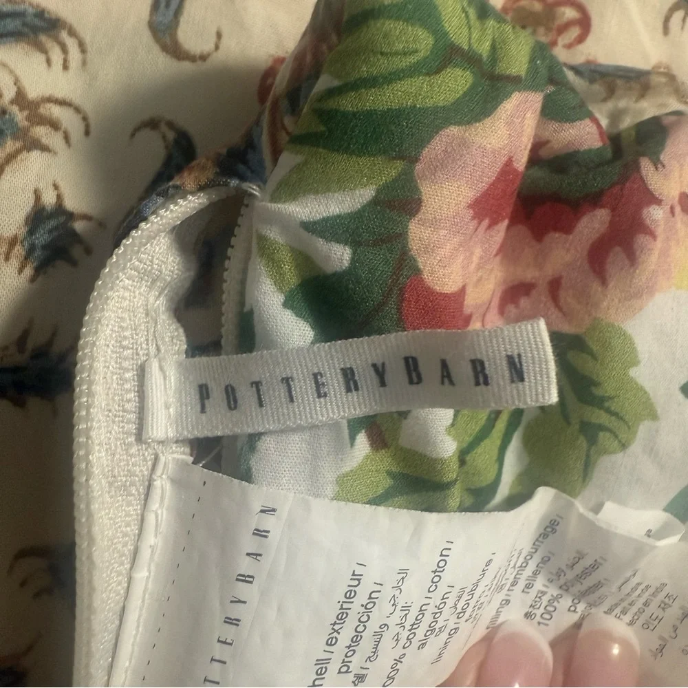 Pottery‎ Barn reversible Quilted Pillow Cover Sham Eloise Garden 25x25